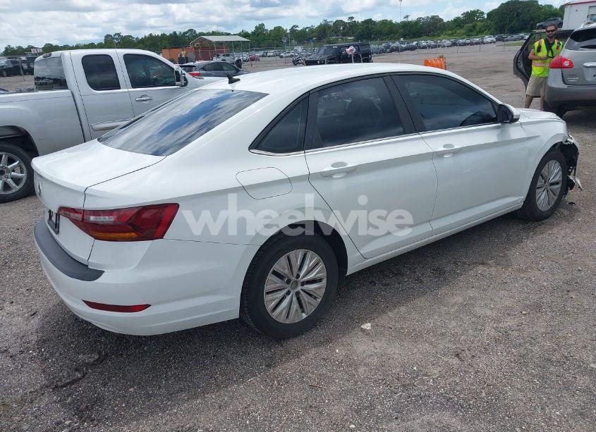 Photo 4 of 2019 Volkswagen Jetta 1.4T R-LINE/1.4T S/1.4T SE (VIN 3VWC57BU1KM025946)