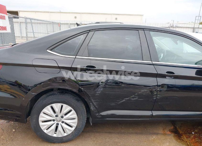 Photo 18 of 2019 Volkswagen Jetta 1.4T R-LINE/1.4T S/1.4T SE (VIN 3VWC57BU1KM033688)