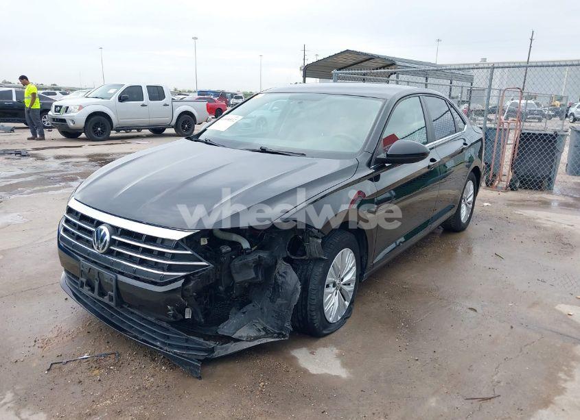 Photo 2 of 2019 Volkswagen Jetta 1.4T R-LINE/1.4T S/1.4T SE (VIN 3VWC57BU1KM033688)