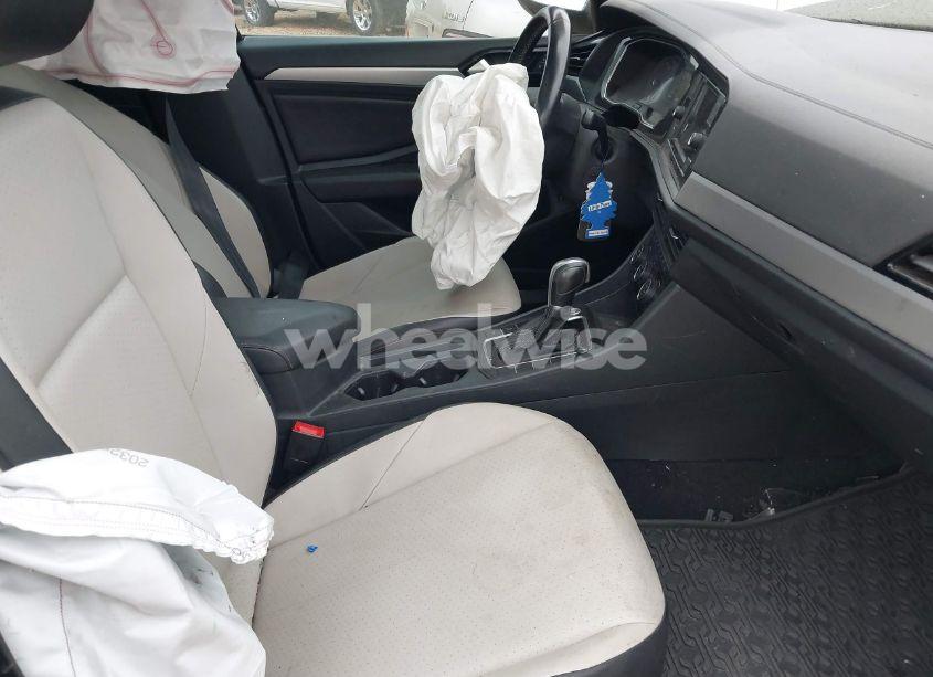 Photo 5 of 2019 Volkswagen Jetta 1.4T R-LINE/1.4T S/1.4T SE (VIN 3VWC57BU1KM035277)