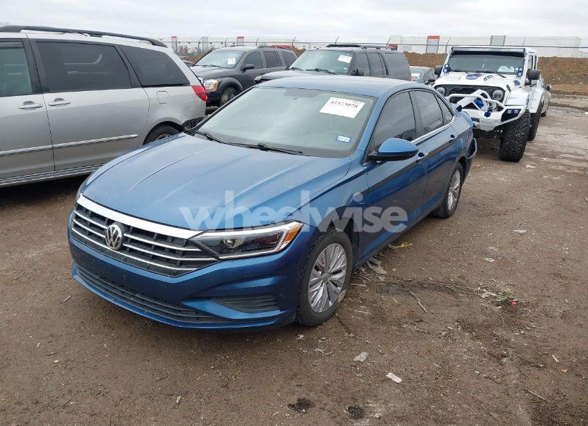 Photo 2 of 2019 Volkswagen Jetta 1.4T R-LINE/1.4T S/1.4T SE (VIN 3VWC57BU1KM056050)