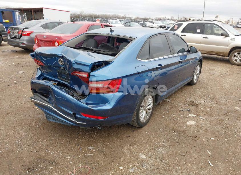 Photo 4 of 2019 Volkswagen Jetta 1.4T R-LINE/1.4T S/1.4T SE (VIN 3VWC57BU1KM056050)