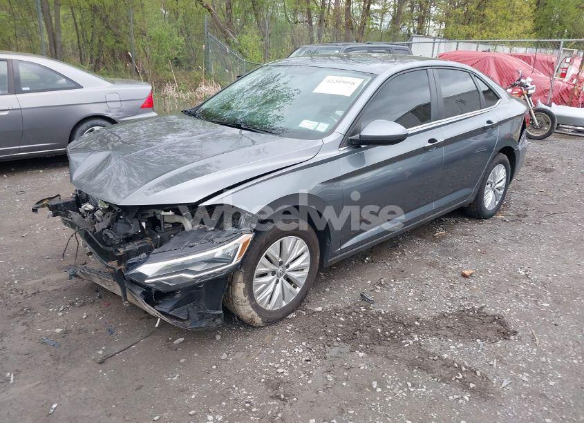 Photo 2 of 2019 Volkswagen Jetta 1.4T R-LINE/1.4T S/1.4T SE (VIN 3VWC57BU1KM067257)