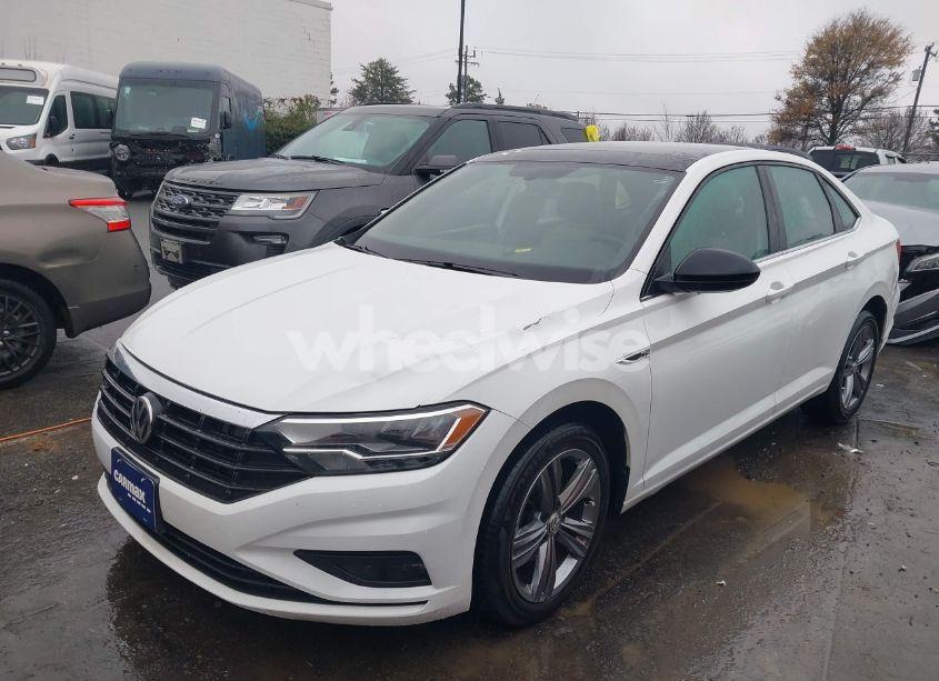 Photo 2 of 2019 Volkswagen Jetta 1.4T R-LINE/1.4T S/1.4T SE (VIN 3VWC57BU1KM069302)