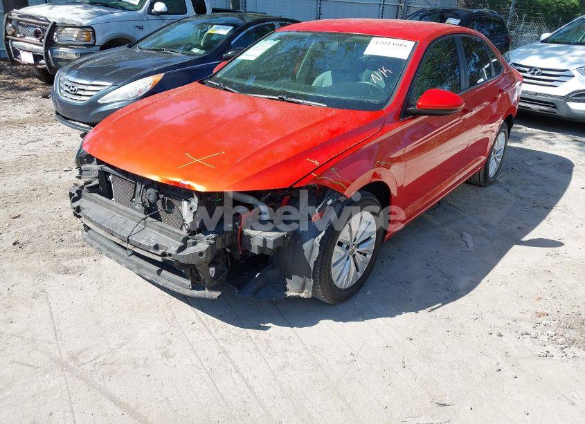 Photo 2 of 2019 Volkswagen Jetta 1.4T R-LINE/1.4T S/1.4T SE (VIN 3VWC57BU1KM152437)