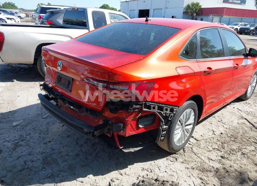 Photo 4 of 2019 Volkswagen Jetta 1.4T R-LINE/1.4T S/1.4T SE (VIN 3VWC57BU1KM152437)