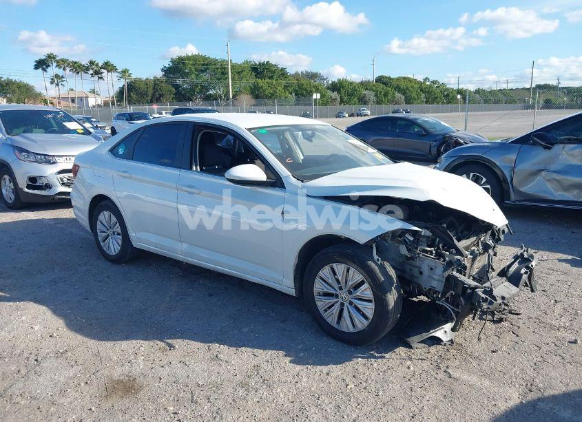 2019 Volkswagen Jetta 1.4T R-LINE/1.4T S/1.4T SE (VIN 3VWC57BU1KM153149) main photo