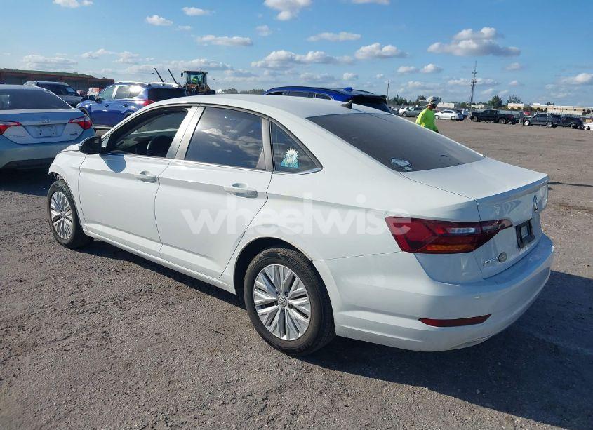 Photo 3 of 2019 Volkswagen Jetta 1.4T R-LINE/1.4T S/1.4T SE (VIN 3VWC57BU1KM153149)