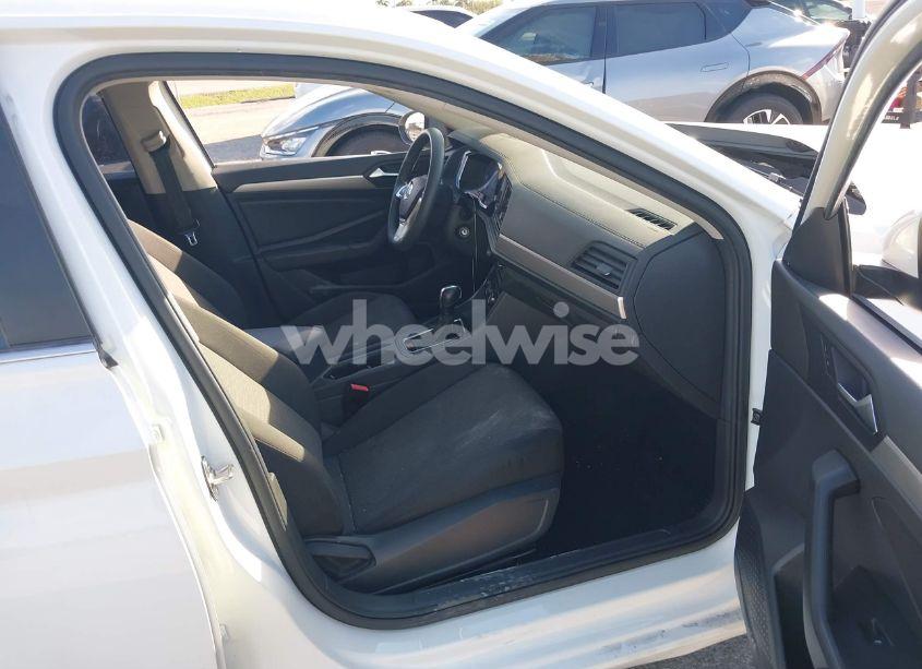 Photo 5 of 2019 Volkswagen Jetta 1.4T R-LINE/1.4T S/1.4T SE (VIN 3VWC57BU1KM153149)