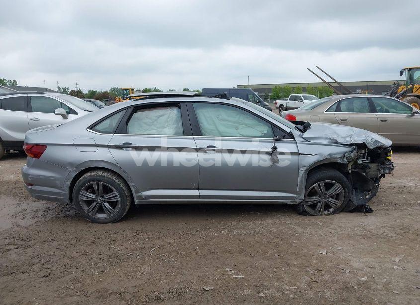 Photo 14 of 2019 Volkswagen Jetta (VIN 3VWC57BU1KM208179)