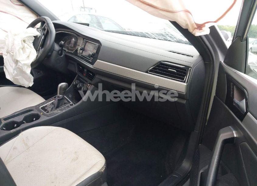 Photo 5 of 2019 Volkswagen Jetta (VIN 3VWC57BU1KM208179)