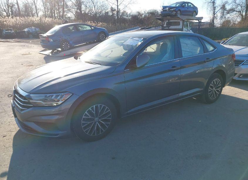 Photo 2 of 2019 Volkswagen Jetta 1.4T R-LINE/1.4T S/1.4T SE (VIN 3VWC57BU1KM216105)