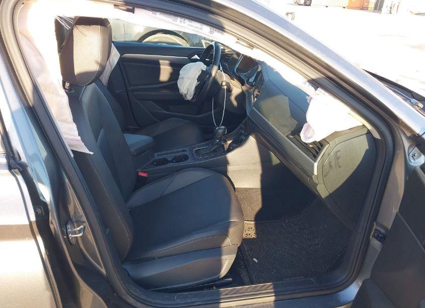 Photo 5 of 2019 Volkswagen Jetta 1.4T R-LINE/1.4T S/1.4T SE (VIN 3VWC57BU1KM216105)