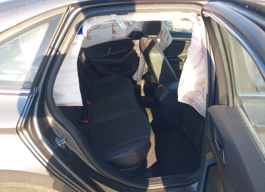 Photo 8 of 2019 Volkswagen Jetta 1.4T R-LINE/1.4T S/1.4T SE (VIN 3VWC57BU1KM216105)