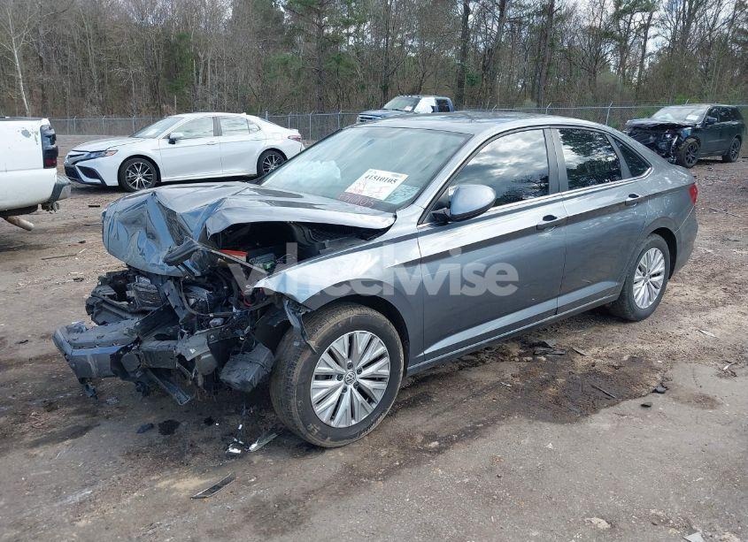 Photo 2 of 2019 Volkswagen Jetta 1.4T R-LINE/1.4T S/1.4T SE (VIN 3VWC57BU1KM219974)