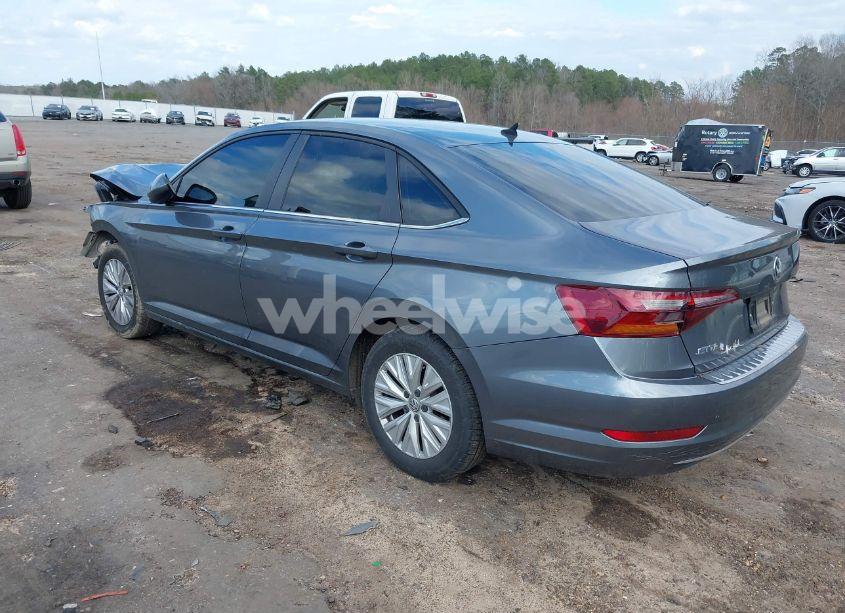 Photo 3 of 2019 Volkswagen Jetta 1.4T R-LINE/1.4T S/1.4T SE (VIN 3VWC57BU1KM219974)