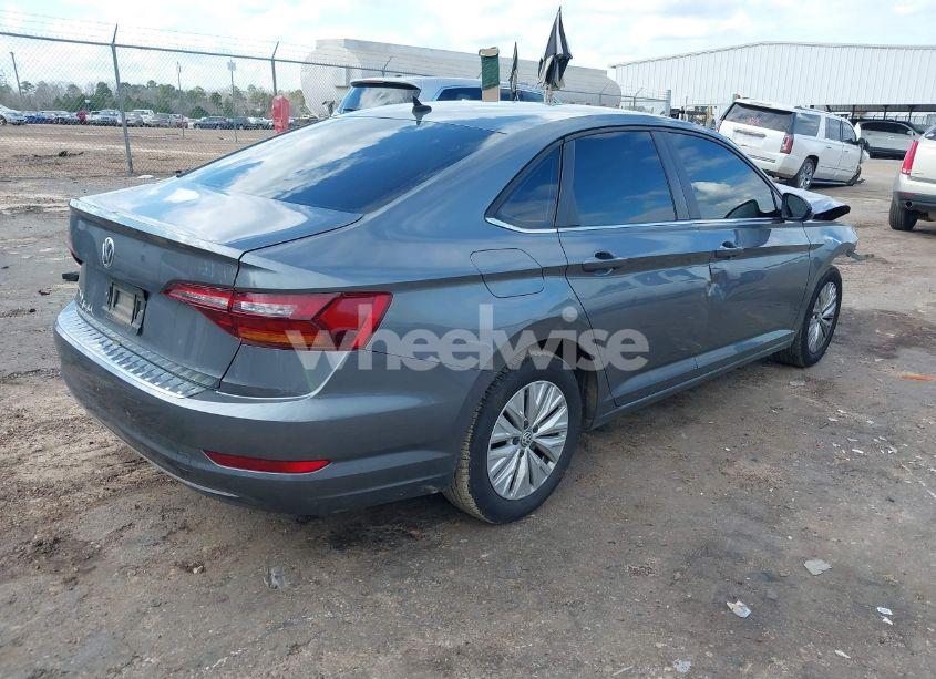 Photo 4 of 2019 Volkswagen Jetta 1.4T R-LINE/1.4T S/1.4T SE (VIN 3VWC57BU1KM219974)