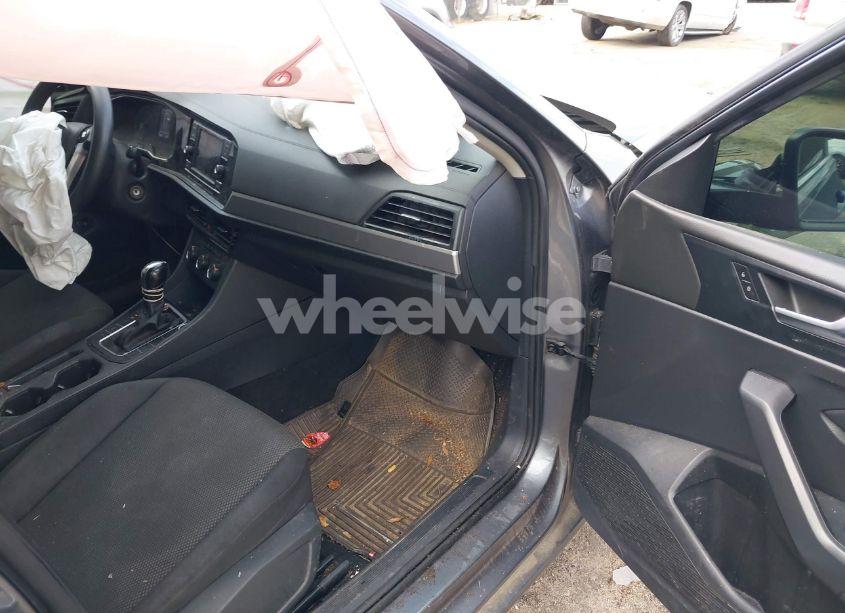 Photo 5 of 2019 Volkswagen Jetta 1.4T R-LINE/1.4T S/1.4T SE (VIN 3VWC57BU1KM219974)