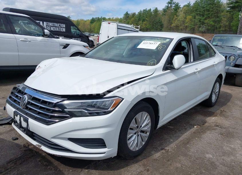 Photo 2 of 2019 Volkswagen Jetta 1.4T R-LINE/1.4T S/1.4T SE (VIN 3VWC57BU1KM229985)