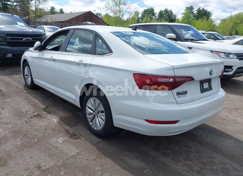 Photo 3 of 2019 Volkswagen Jetta 1.4T R-LINE/1.4T S/1.4T SE (VIN 3VWC57BU1KM229985)