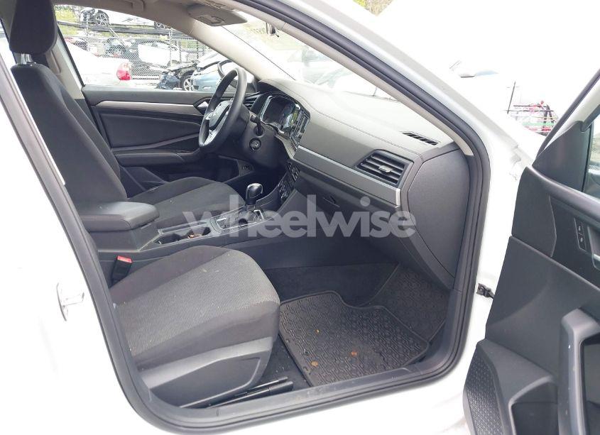 Photo 5 of 2019 Volkswagen Jetta 1.4T R-LINE/1.4T S/1.4T SE (VIN 3VWC57BU1KM229985)