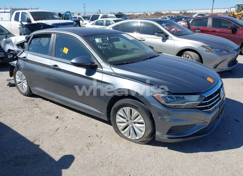 2019 Volkswagen Jetta 1.4T R-LINE/1.4T S/1.4T SE (VIN 3VWC57BU1KM247242) main photo