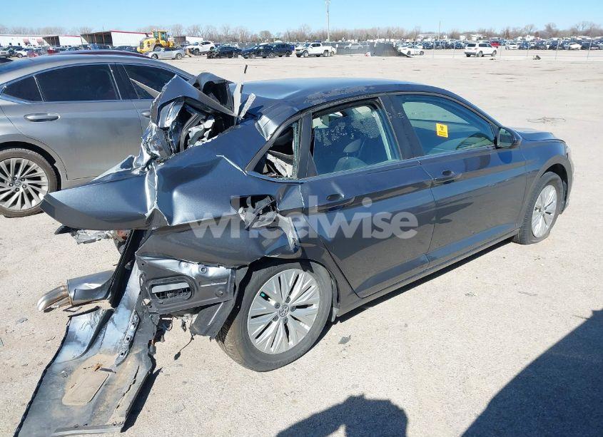 Photo 4 of 2019 Volkswagen Jetta 1.4T R-LINE/1.4T S/1.4T SE (VIN 3VWC57BU1KM247242)