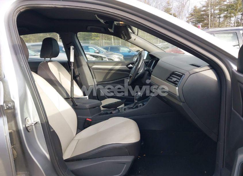 Photo 5 of 2019 Volkswagen Jetta 1.4T R-LINE/1.4T S/1.4T SE (VIN 3VWC57BU1KM255079)