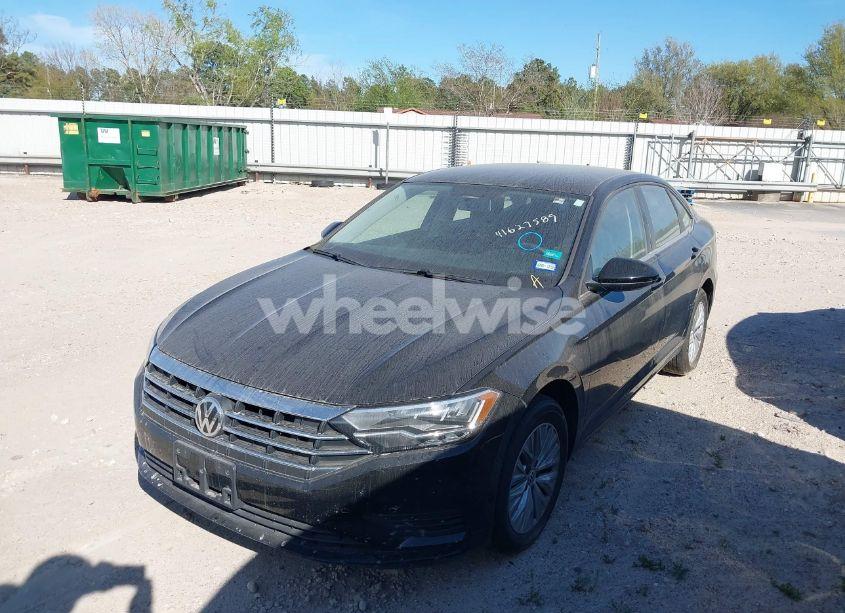 Photo 2 of 2019 Volkswagen Jetta 1.4T R-LINE/1.4T S/1.4T SE (VIN 3VWC57BU1KM269838)