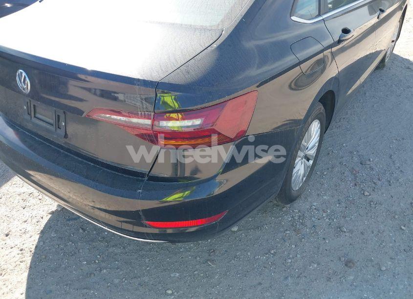 Photo 6 of 2019 Volkswagen Jetta 1.4T R-LINE/1.4T S/1.4T SE (VIN 3VWC57BU1KM269838)