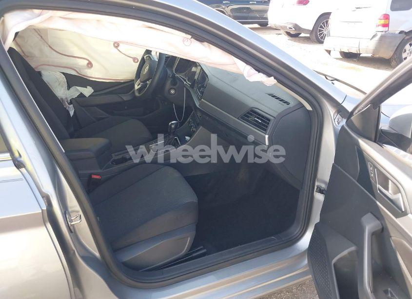 Photo 5 of 2020 Volkswagen Jetta 1.4T R-LINE/1.4T S/1.4T SE (VIN 3VWC57BU1LM086358)