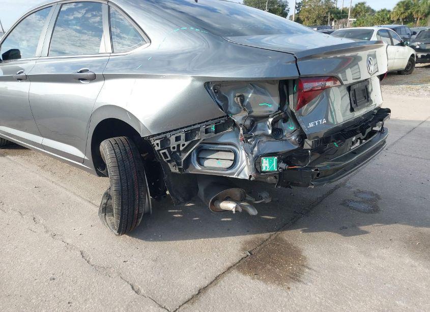 Photo 6 of 2020 Volkswagen Jetta 1.4T R-LINE/1.4T S/1.4T SE (VIN 3VWC57BU1LM101988)