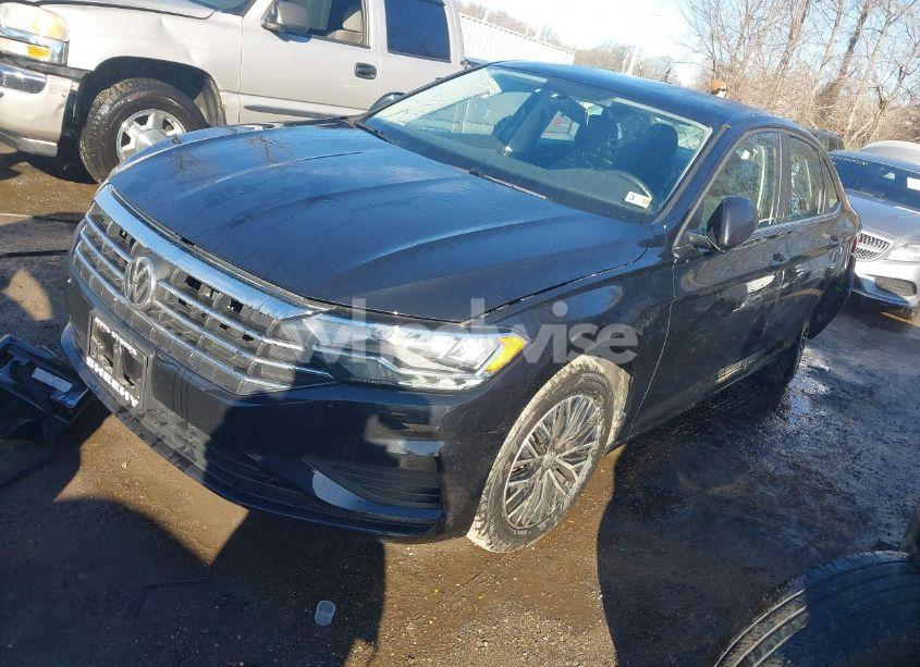 Photo 2 of 2021 Volkswagen Jetta 1.4T R-LINE/1.4T S/1.4T SE (VIN 3VWC57BU1MM102950)