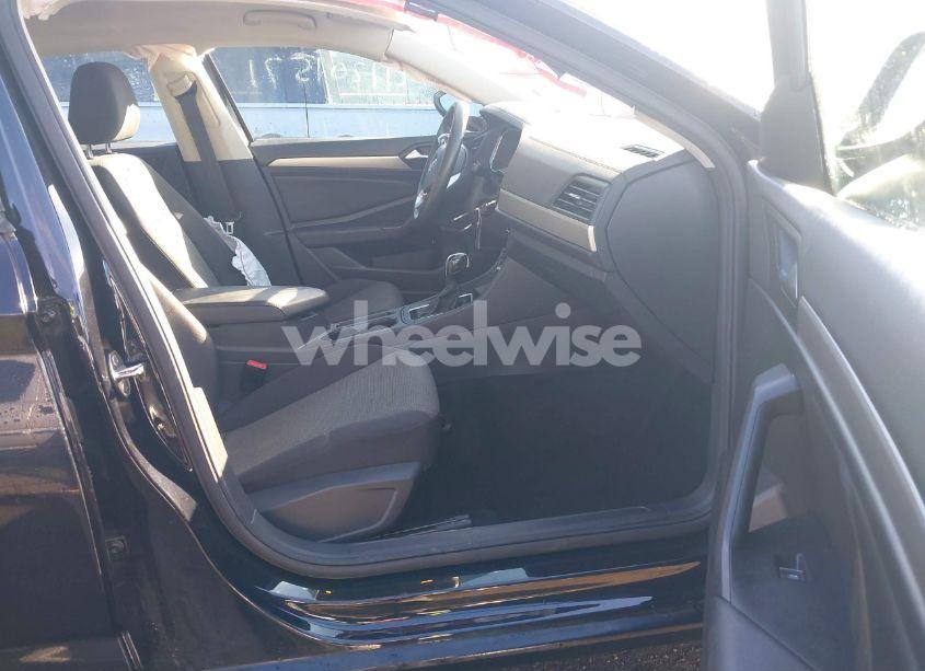 Photo 5 of 2021 Volkswagen Jetta 1.4T R-LINE/1.4T S/1.4T SE (VIN 3VWC57BU1MM102950)