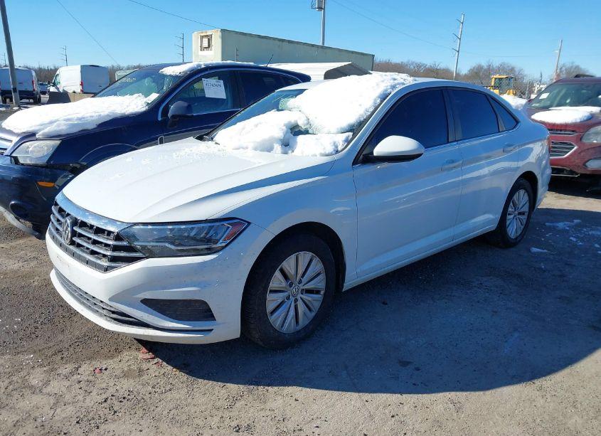 Photo 2 of 2019 Volkswagen Jetta 1.4T R-LINE/1.4T S/1.4T SE (VIN 3VWC57BU2KM024028)