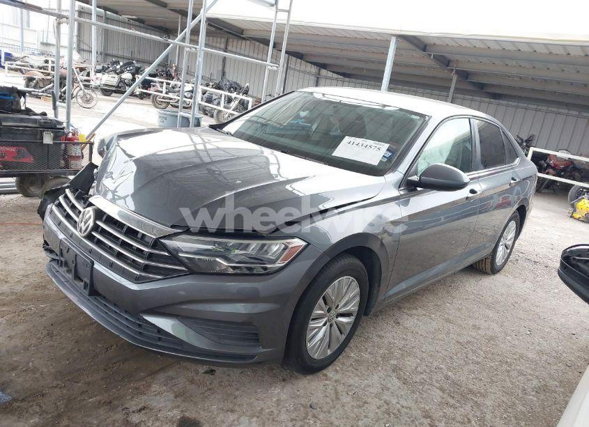 Photo 2 of 2019 Volkswagen Jetta 1.4T R-LINE/1.4T S/1.4T SE (VIN 3VWC57BU2KM032436)
