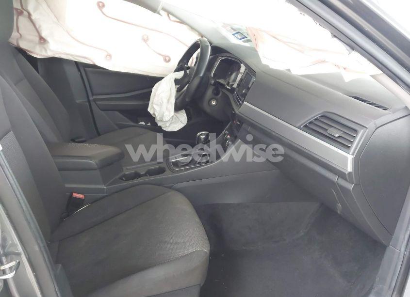 Photo 5 of 2019 Volkswagen Jetta 1.4T R-LINE/1.4T S/1.4T SE (VIN 3VWC57BU2KM032436)