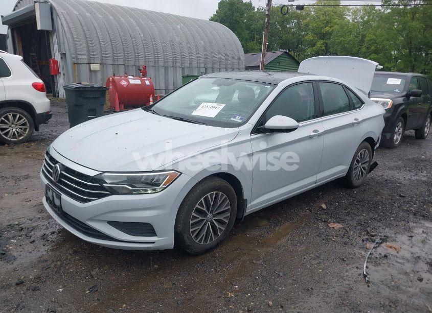 Photo 2 of 2019 Volkswagen Jetta 1.4T R-LINE/1.4T S/1.4T SE (VIN 3VWC57BU2KM104431)
