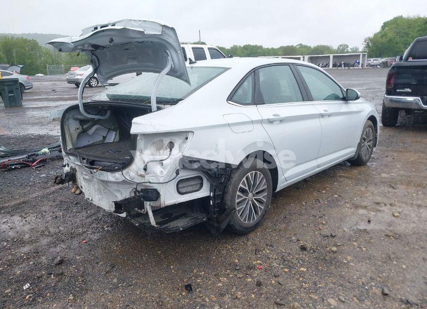 Photo 4 of 2019 Volkswagen Jetta 1.4T R-LINE/1.4T S/1.4T SE (VIN 3VWC57BU2KM104431)