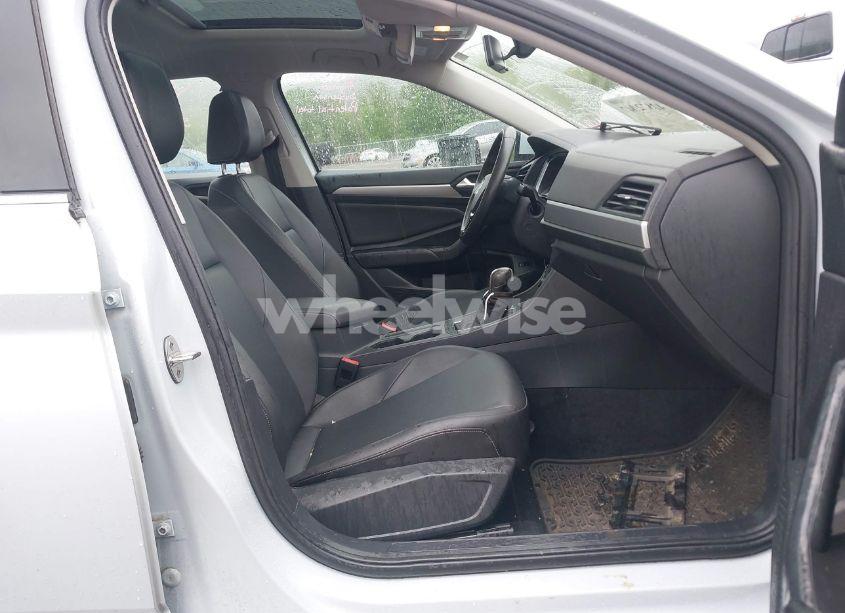 Photo 5 of 2019 Volkswagen Jetta 1.4T R-LINE/1.4T S/1.4T SE (VIN 3VWC57BU2KM104431)