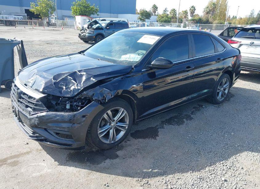 Photo 2 of 2019 Volkswagen Jetta 1.4T R-LINE/1.4T S/1.4T SE (VIN 3VWC57BU2KM105272)