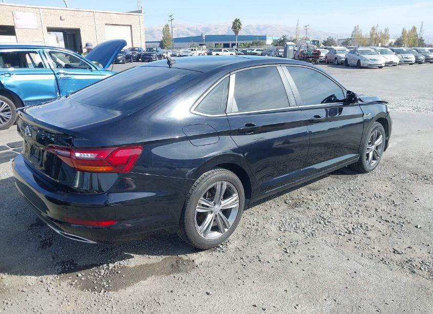 Photo 4 of 2019 Volkswagen Jetta 1.4T R-LINE/1.4T S/1.4T SE (VIN 3VWC57BU2KM105272)