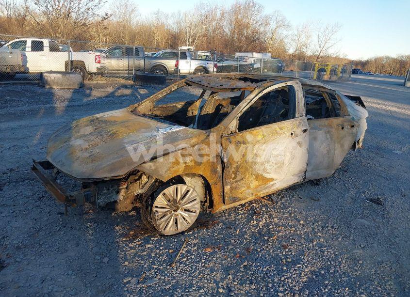 Photo 2 of 2019 Volkswagen Jetta 1.4T R-LINE/1.4T S/1.4T SE (VIN 3VWC57BU2KM114750)