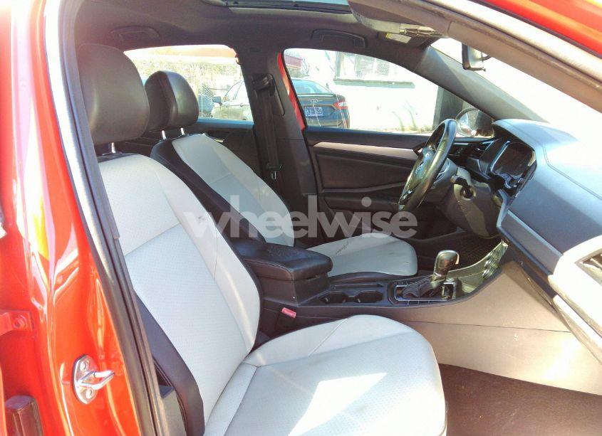 Photo 5 of 2019 Volkswagen Jetta 1.4T R-LINE/1.4T S/1.4T SE (VIN 3VWC57BU2KM160126)