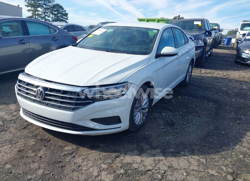 Photo 2 of 2019 Volkswagen Jetta 1.4T R-LINE/1.4T S/1.4T SE (VIN 3VWC57BU2KM199752)