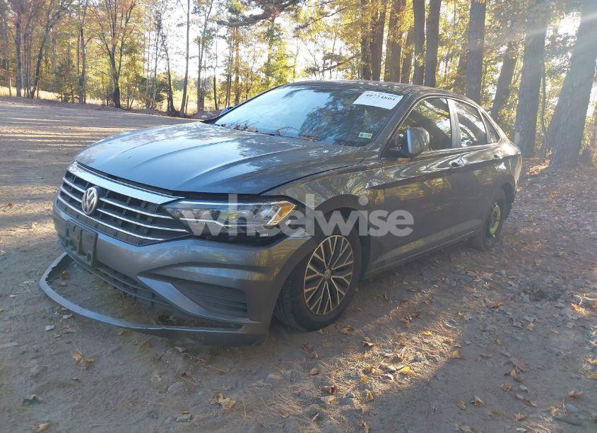 Photo 2 of 2019 Volkswagen Jetta 1.4T R-LINE/1.4T S/1.4T SE (VIN 3VWC57BU2KM203704)