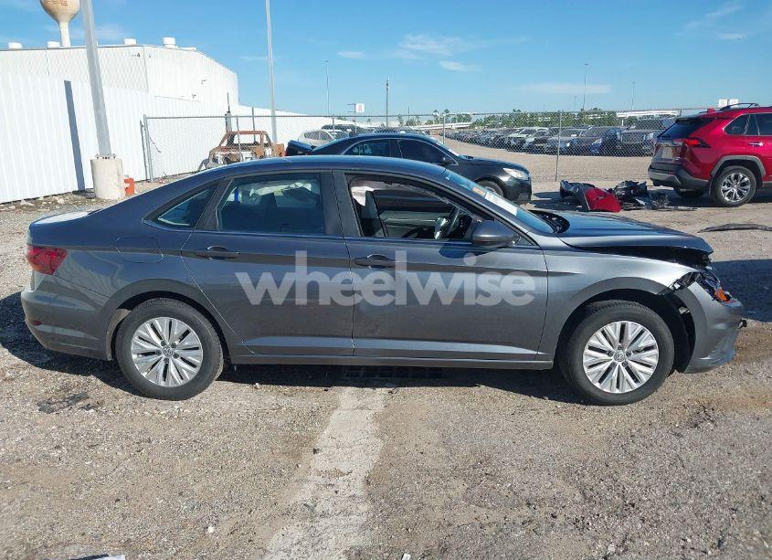 Photo 13 of 2019 Volkswagen Jetta 1.4T R-LINE/1.4T S/1.4T SE (VIN 3VWC57BU2KM270352)