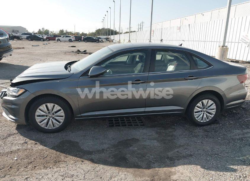 Photo 14 of 2019 Volkswagen Jetta 1.4T R-LINE/1.4T S/1.4T SE (VIN 3VWC57BU2KM270352)