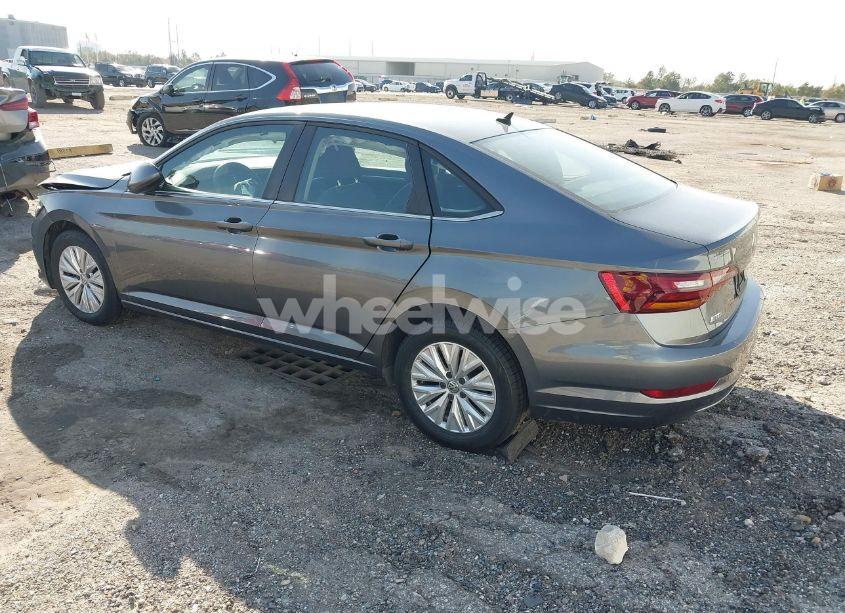 Photo 3 of 2019 Volkswagen Jetta 1.4T R-LINE/1.4T S/1.4T SE (VIN 3VWC57BU2KM270352)