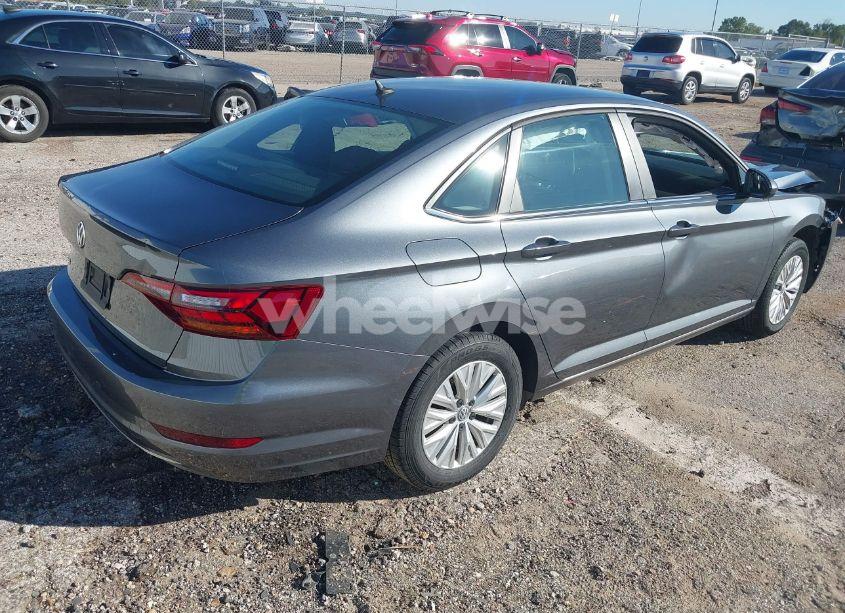 Photo 4 of 2019 Volkswagen Jetta 1.4T R-LINE/1.4T S/1.4T SE (VIN 3VWC57BU2KM270352)